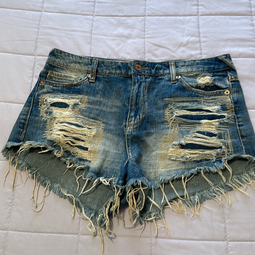 Mossimo denim distressed short shorts